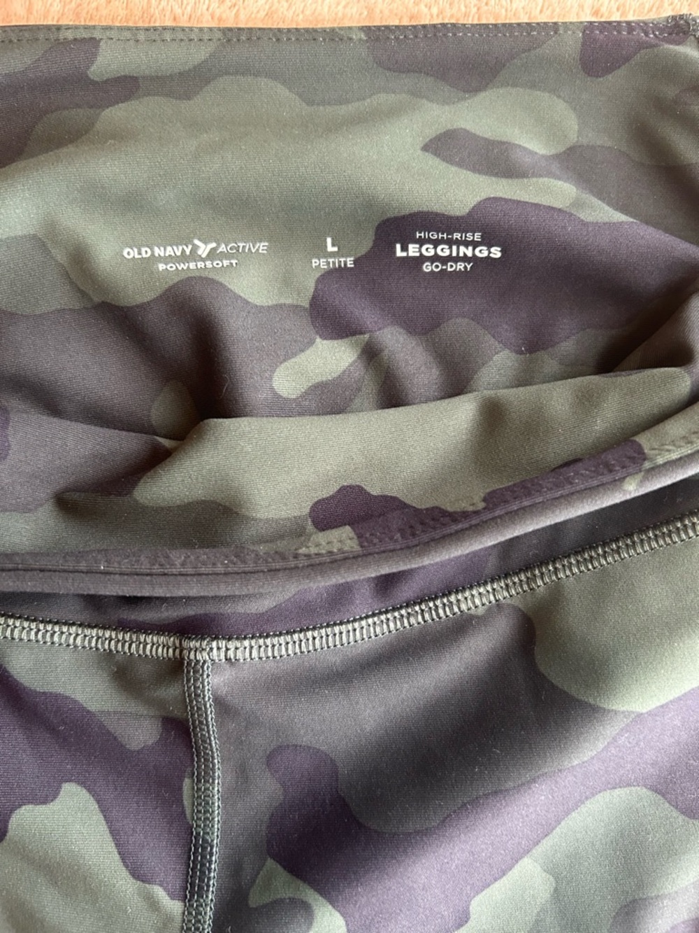 Old Navy Camo High-Rise Leggings 💚